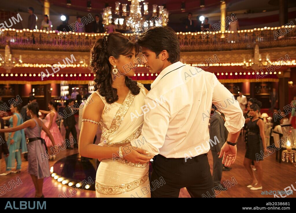 PRIYANKA CHOPRA and SHASHI KAPOOR in TERI MERI KAHAANI, 2012, directed by KUNAL KOHLI. Copyright EROS INTERNATIONAL MEDIA.