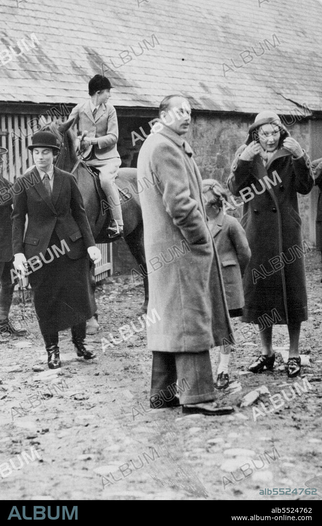 Royal Lovers At Meet -- Lady Alice Douglas Scott (in dark riding costume) photographed with the Duke of Gloucester. The Countess of Dalke. (Lady Alice's sister-in-law) and ***** Lady Caroline Scott, daughter of the Countess of Dalkeith, who is seen with the Duke.
Lady Alice Douglas Scott took part in the Buccleuch Hunt, which was held at *****, Roxburghshire, today. The Duke of Glouceter was present at the Meet, but did not hunt. September 26, 1935. (Photo by Fox).