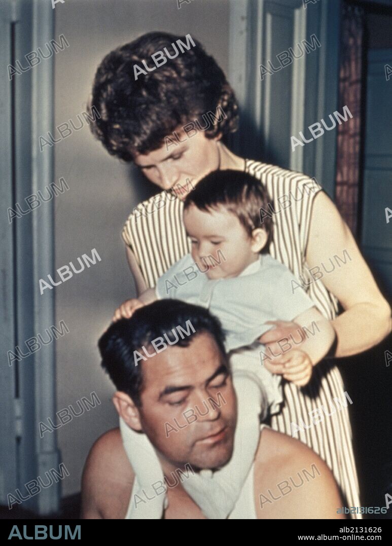 Soviet cosmonauts valentina tereshkova and andrian nikolayev, married in november 1963, with their baby daughter. 01/02/2013
