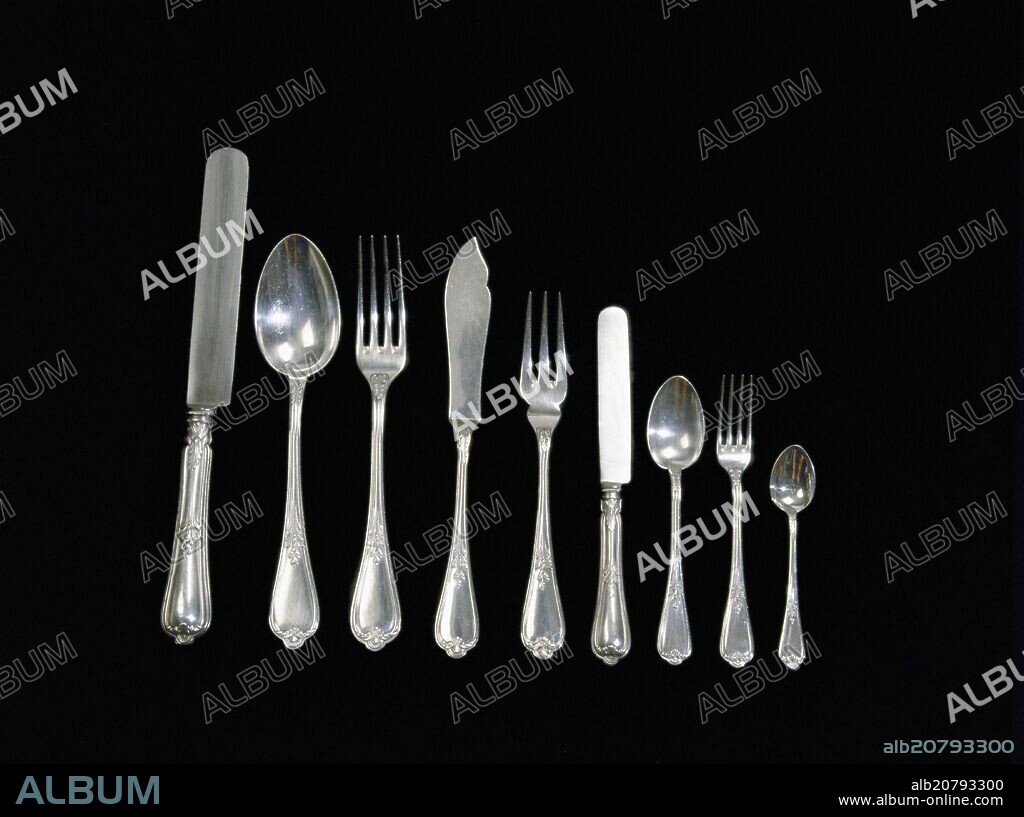 CUBERTERIA DE PLATA.