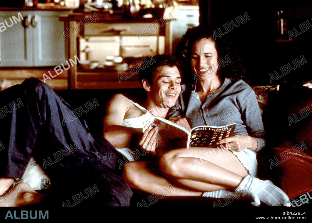 ANDIE MacDOWELL and KENNY DOUGHTY in CRUSH, 2001, directed by JOHN MCKAY. Copyright PIPEDREAM PICTURES/FILM FOUR FILM COUNCIL/INDUSTRY ENTERTAIN.