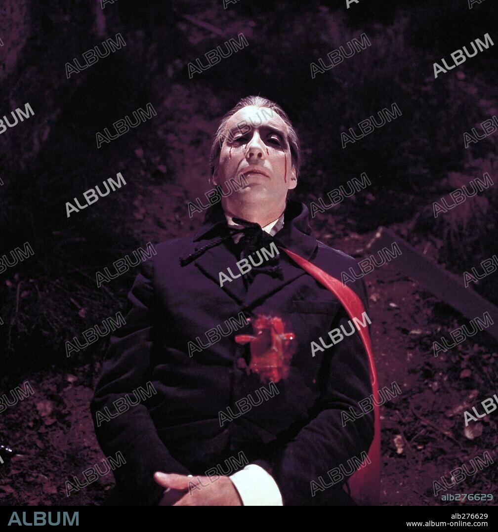 CHRISTOPHER LEE en LAS CICATRICES DE DRÁCULA, 1970 (SCARS OF DRACULA), dirigida por ROY WARD BAKER. Copyright HAMMER FILM PRODUCTIONS.