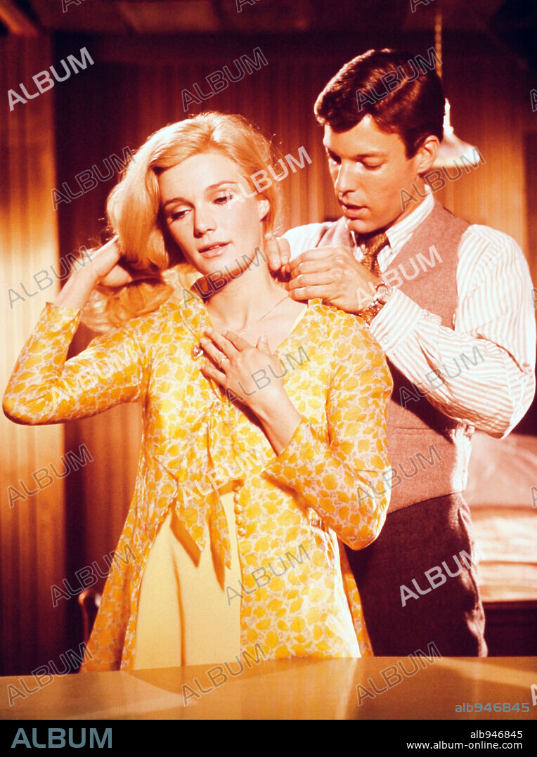 RICHARD CHAMBERLAIN y YVETTE MIMIEUX en ALEGRE AMANECER, 1965 (JOY IN THE MORNING), dirigida por ALEX SEGAL. Copyright M.G.M.