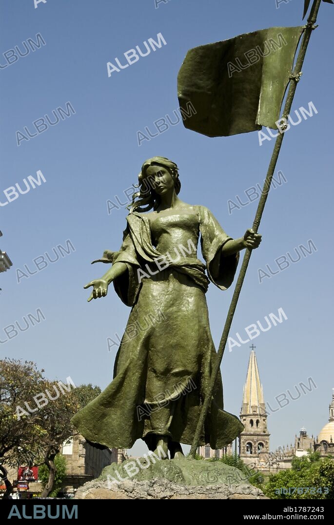 Mexico.Guadalajara.Morelos street and Beatriz Hernandez monument.