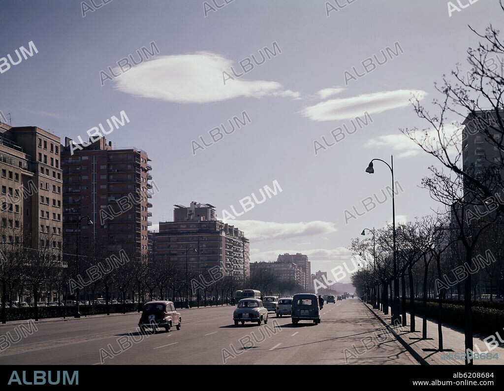 PASEO DE LA CASTELLANA VISTO DESDE LA PLAZA DE CASTILLA - FOTO AÑOS 60.