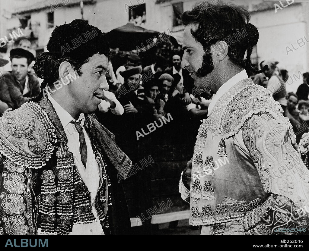 CANTINFLAS in AROUND THE WORLD IN EIGHTY DAYS, 1956, directed by MICHAEL ANDERSON. Copyright UNITED ARTISTS.