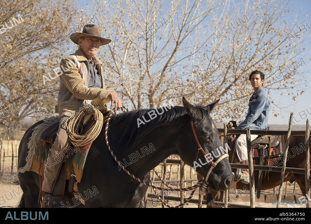 CLINT EASTWOOD and EDUARDO MINETT in CRY MACHO, 2021, directed by CLINT EASTWOOD. Copyright MALPASO PRODUCTIONS / FOLGER, CLAIRE.