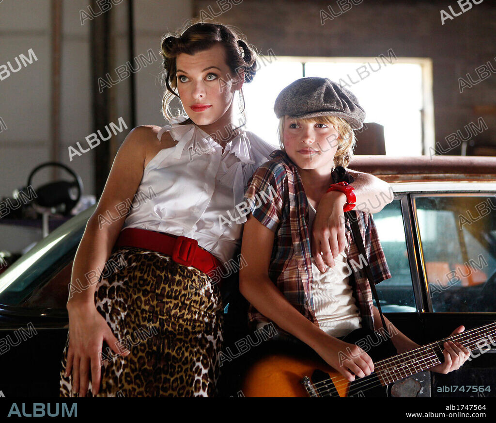 MILLA JOVOVICH and SPENCER LIST in BRINGING UP BOBBY, 2011, directed by FAMKE JANSSEN. Copyright DUTCH TILT FILM.
