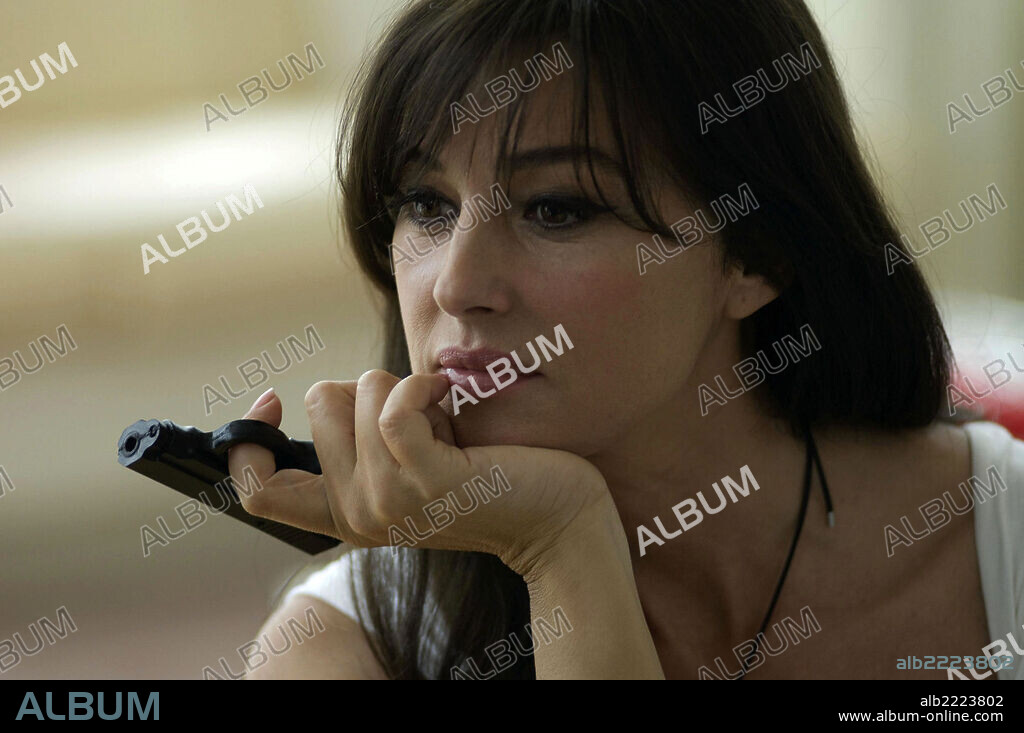 MONICA BELLUCCI in THE PRIVATE LIVES OF PIPPA LEE, 2009, unter der Regie von REBECCA MILLER. Copyright ELEVATION FILMWORKS/GRAND ARMY ENTER/IM GLOBAL/LUMINA/PLAN B.