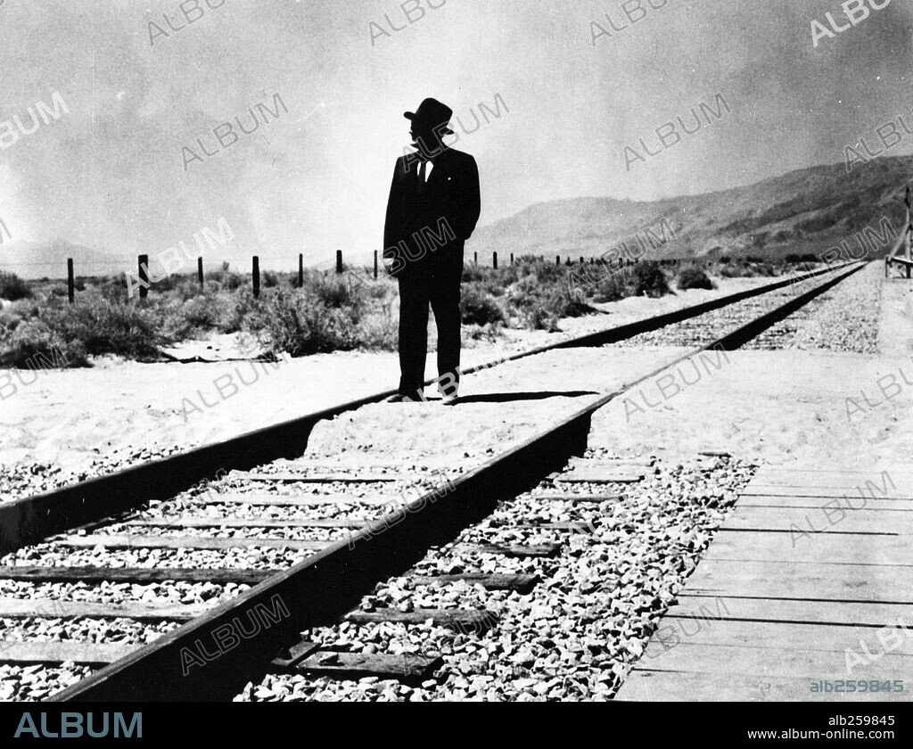 TRACY SPENCER. SPENCER TRACY en CONSPIRACIÓN DE SILENCIO, 1955 (BAD DAY AT BLACK ROCK), dirigida por JOHN STURGES. Copyright M.G.M.