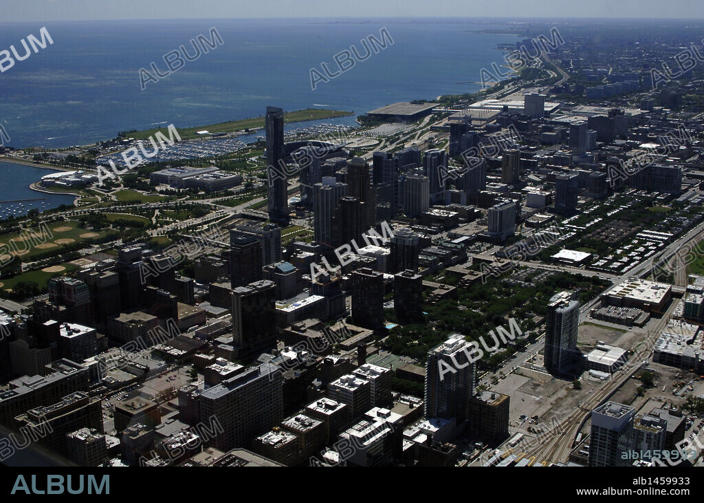 ESTADOS UNIDOS. CHICAGO. Panorámica de la ciudad desde la Torre Willis (anteriormente conocida como Torre Sears). Estado de Illinois.