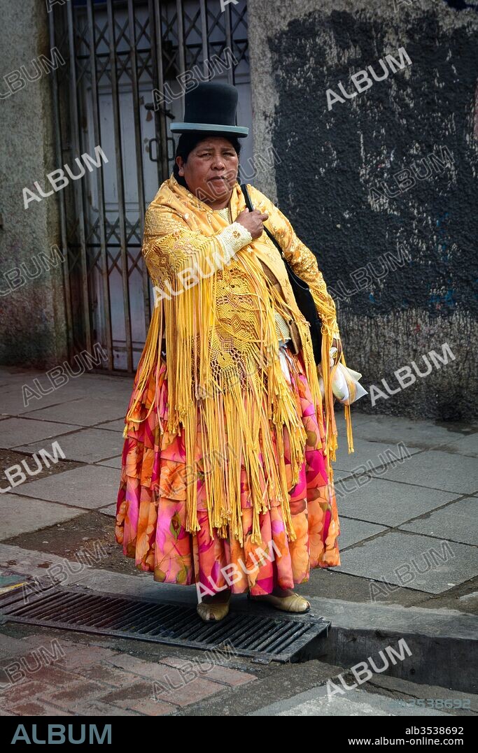 Bolivia, Departamento de La Paz, La Paz, La Paz is the government seat of Bolivia. Formal capital is Sucre. (Photo by: Stefan Lippmann/Oneworld Picture/UIG).