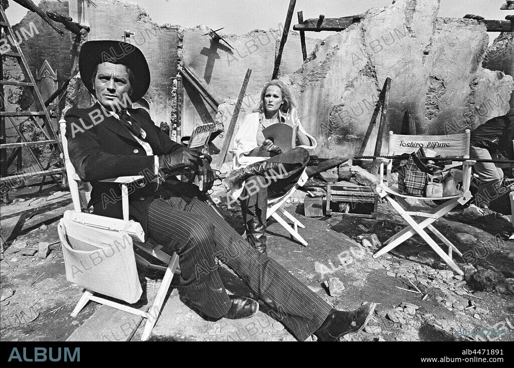 ALAIN DELON y URSULA ANDRESS en SOL ROJO, 1971 (SOLEIL ROUGE), dirigida por TERENCE YOUNG. Copyright LES FILMS CORONA.