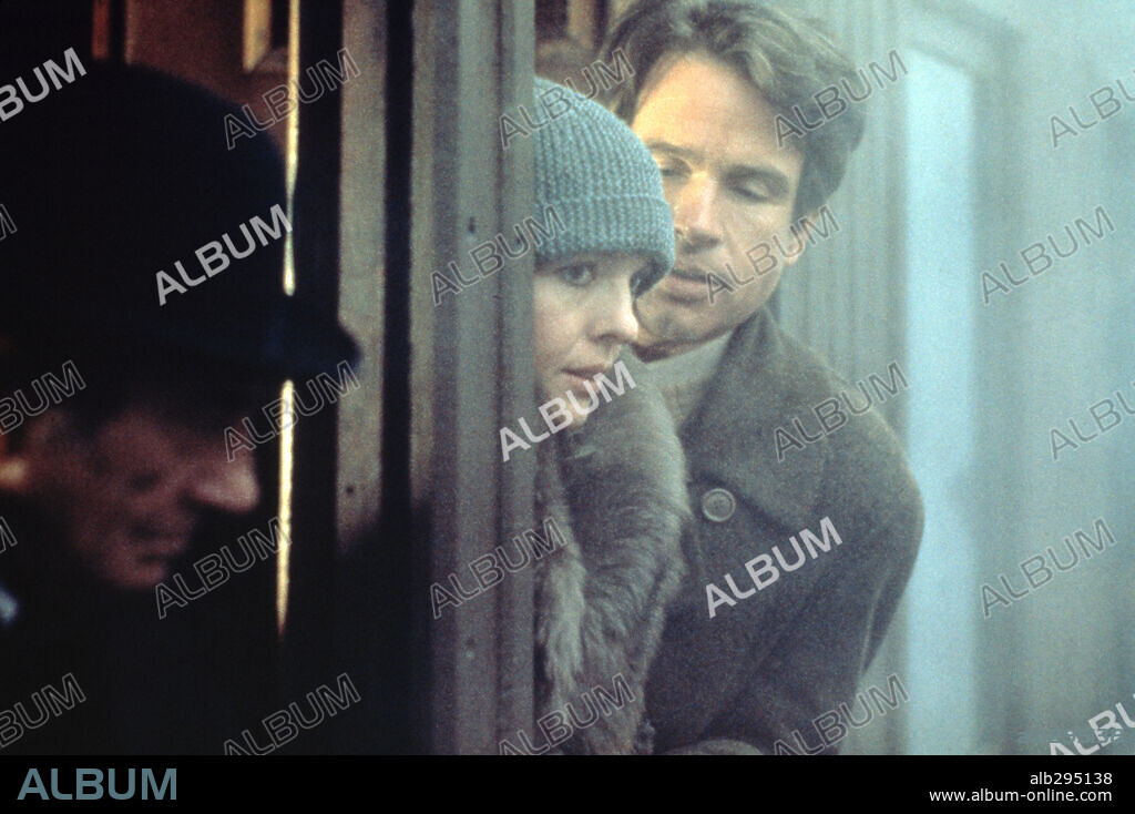 DIANE KEATON and WARREN BEATTY in REDS, 1981, directed by WARREN BEATTY. Copyright PARAMOUNT PICTURES.
