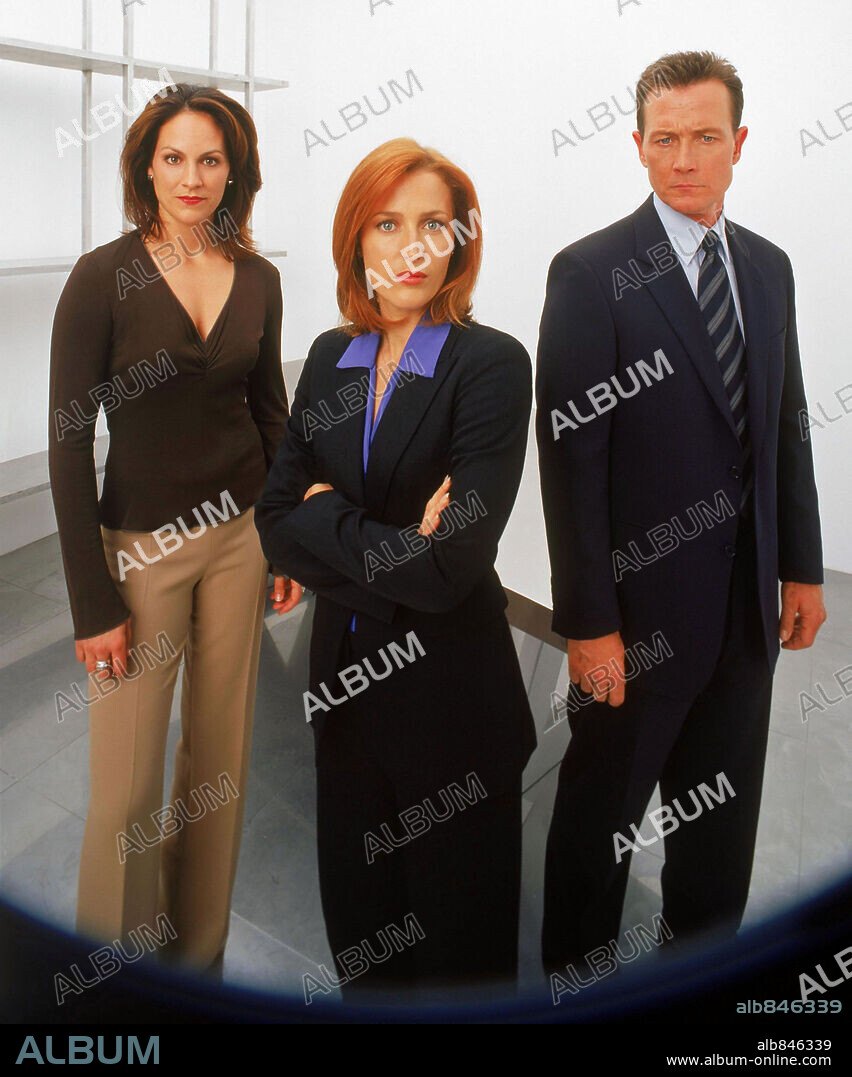 ANNABETH GISH, GILLIAN ANDERSON und ROBERT PATRICK in AKTE X - DIE UNHEIMLICHEN FÄLLE DES FBI, 1993 (THE X FILES), unter der Regie von CHRIS CARTER, DAVID NUTTER und ROB BOWMAN. Copyright FOX FILMS.