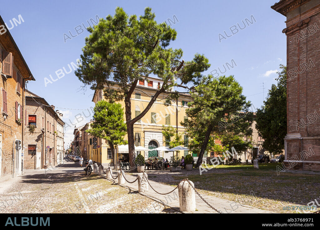 Street scene in the city of Ferrara, UNESCO World Heritage Site, Emilia-Romagna, Italy, Europe.
