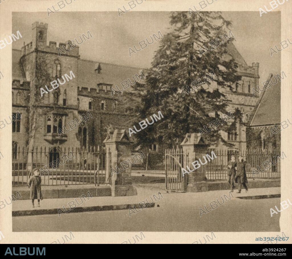 'Tonbridge School', 1923. Tonbridge School, an independent day and boarding school for boys in Tonbridge, Kent,  founded by Sir Andrew Judde and qualified under Royal Charter by Edward VI in 1553. From Sunripe Cigarettes - A Series of 50 Public Schools and Colleges. [R. & J. Hill Ltd., London, 1923].