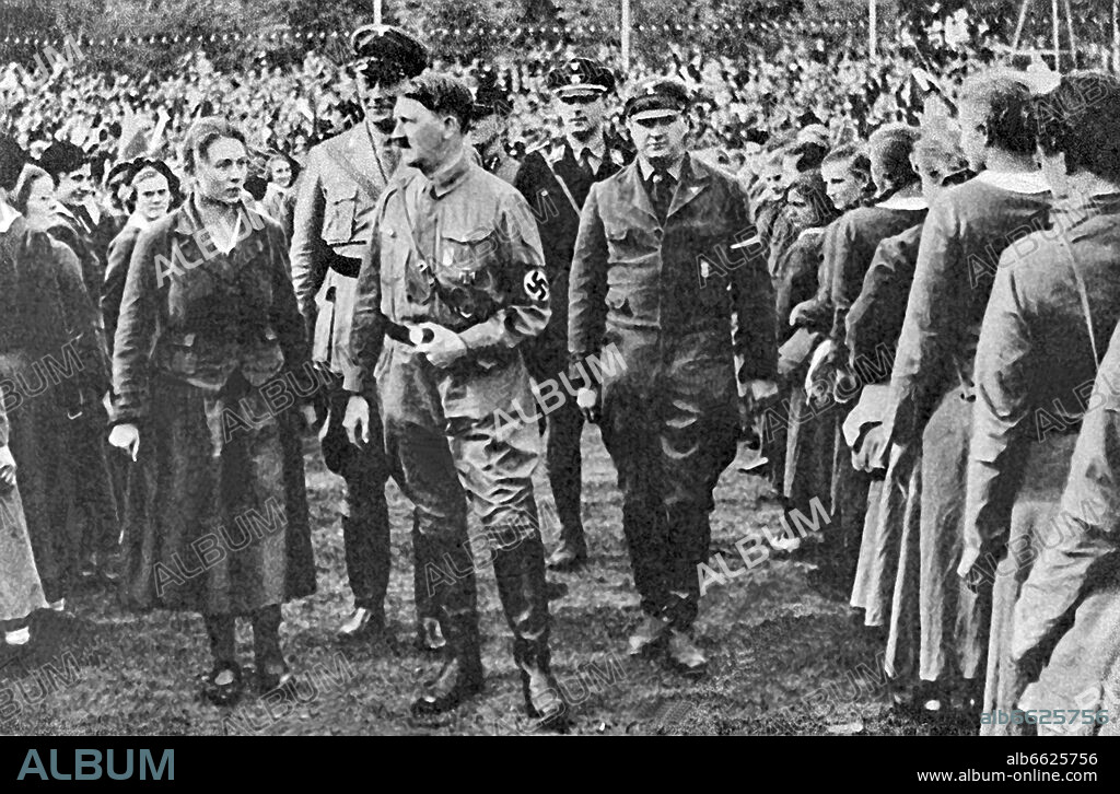 National Socialist leader Adolf Hitler (m) on Reich Youth Day in Potsdam in 1932. 30/11/1931