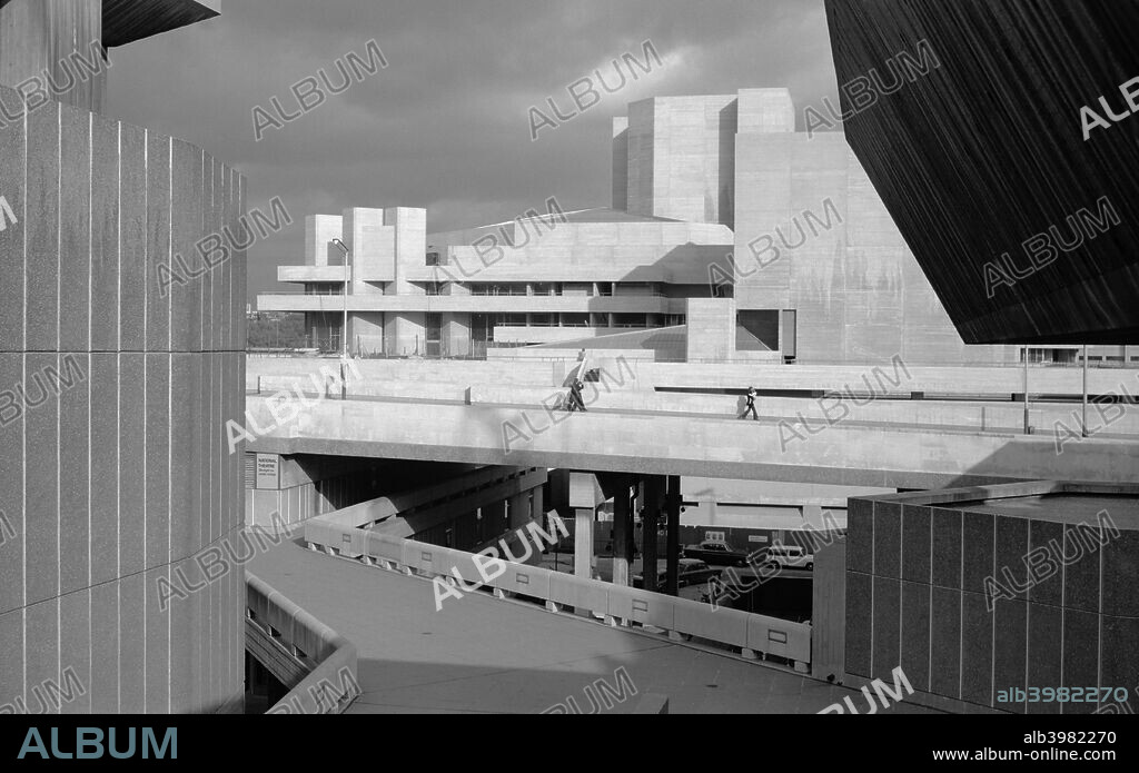 Royal National Theatre, Upper Ground, South Bank, Lambeth, London, 1976-1980. General view of the National Theatre designed by architects Denys Lasdun and Peter Softley showing elevated walkways.