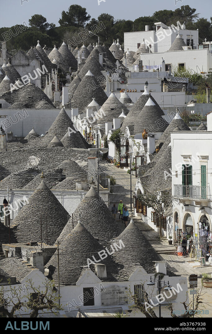 The cone-shaped roofs of trulli houses in the Rione Monte district, UNESCO World Heritage Site, Alberobello, Apulia, Italy, Europe.