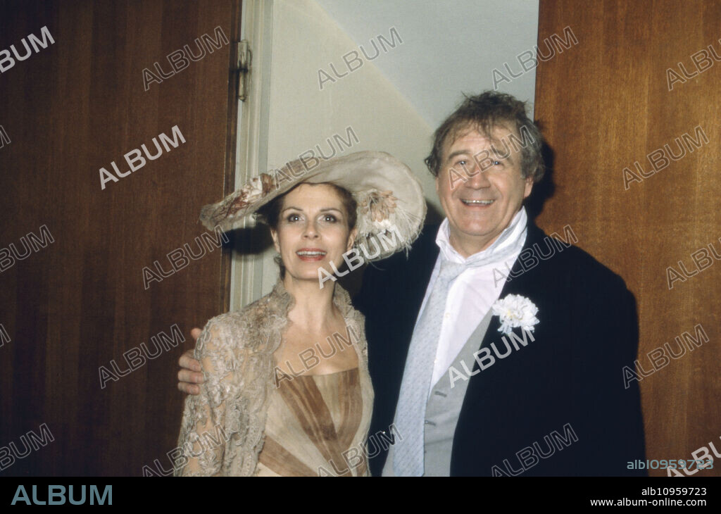 German TV entertainer Hans Joachim Kulenkampff with actress Anaid Iplicjian, Germany 1980s.