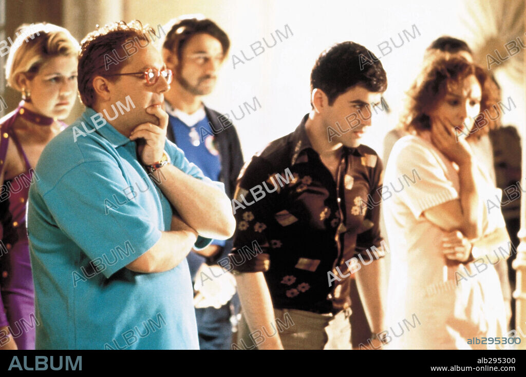 ESPERANZA ROY, JORDI MOLLA, MARIA PUJALTE, PEPON NIETO y ROBERTO CORRECHER en PERDONA BONITA, PERO LUCAS ME QUERIA A MI, 1997, dirigida por DUNIA AYASO y FELIX SABROSO. Copyright SOGETEL/CRISTAL P.C., S.A.