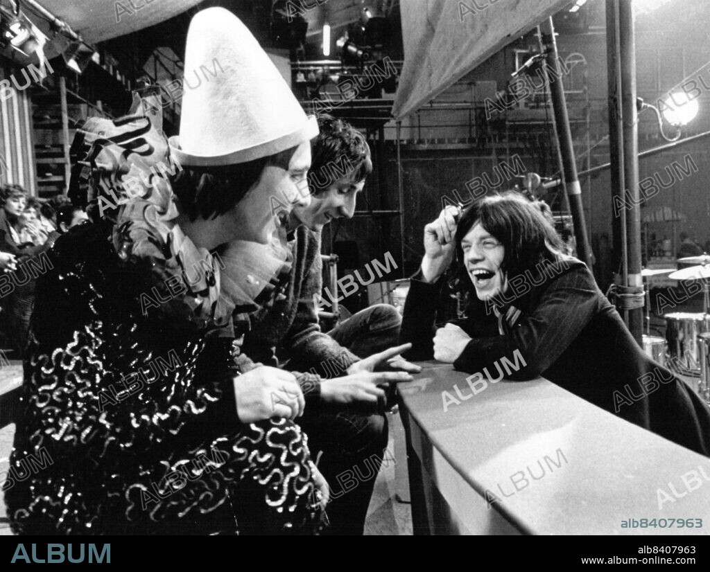 KEITH MOON, MICK JAGGER y PETE TOWNSHEND en THE ROLLING STONES ROCK AND ROLL CIRCUS, 1996, dirigida por MICHAEL LINDSAY-HOGG. Copyright ABKCO Films.