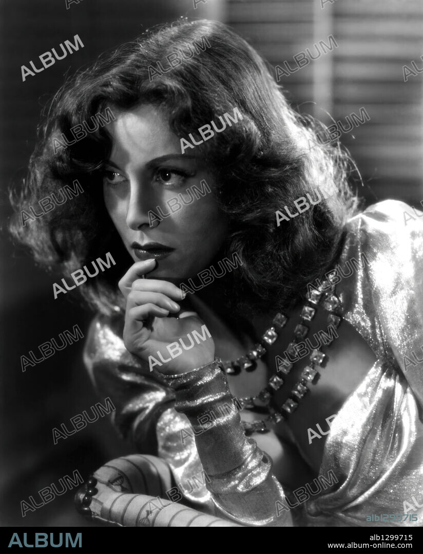 FRANCES DEE en LA RUEDA DE LA FORTUNA, 1941 (A MAN BETRAYED), dirigida por JOHN H. AUER. Copyright REPUBLIC PICTURES.