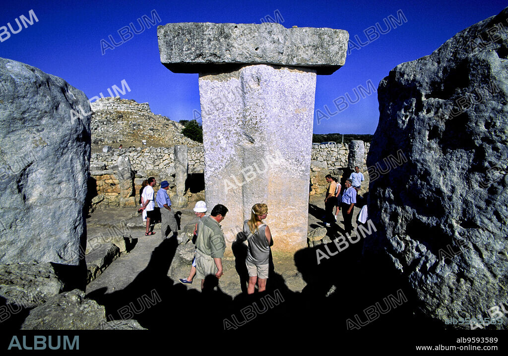 Taula de Torralba den Salord.Santuario Talayótico de Torralba den Salord.Menorca. Baleares.España.
