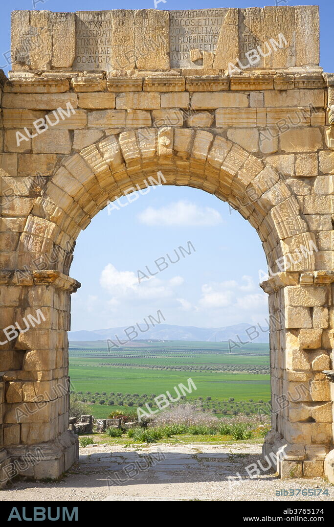 The Arch of Caracalla, Volubilis, UNESCO World Heritage Site, Morocco, North Africa, Africa.