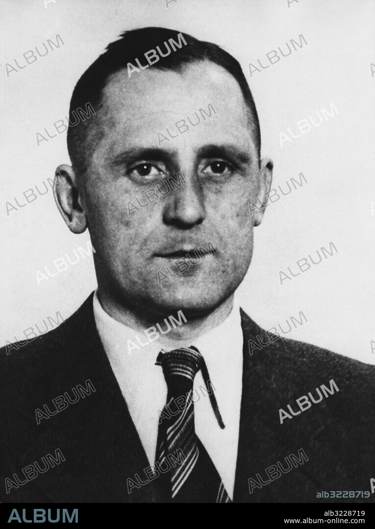 Orig. bildtext... HEINRICH MÜLLER geb. 28.4. 1900 in München Amtschef IV im Reichssicherheits-Hauptamt, Gestapo-General, Vorgesetzter Eichmanns In the grave of the former SS-general and chief of the Gestapo Heinrich Müller, who is said to be dead since 1945, the bones of at least 3 different persons were found when there was a judicial supervision. This was published yesterday. So the reports seem to be confirmed that the former superior of Adolf Eichmann is still living. (...) Anm. För fullständig text se originalet H Müller, 1900-?, chef över Gestapo persons: HEINRICH MÜLLER sites: TYSKLAND.