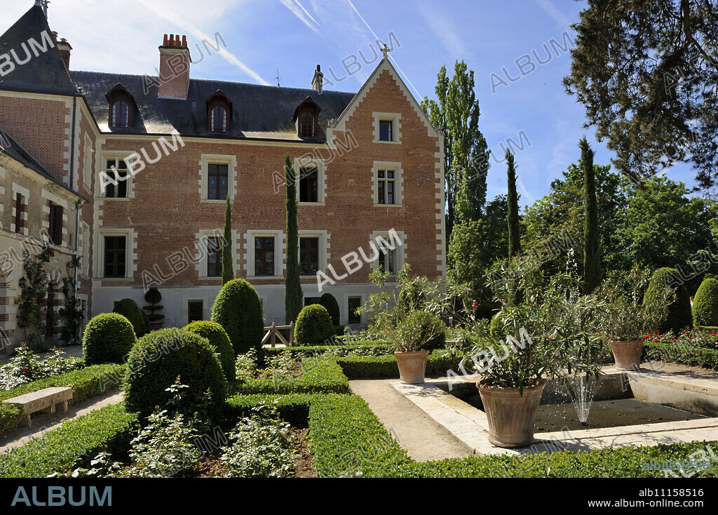 Renaissance garden, Leonardo da Vinci's House and Museum, Clos Luce, Parc Leonardo da Vinci, Amboise, Indre-et-Loire, Loire Valley, Centre, France, Europe.