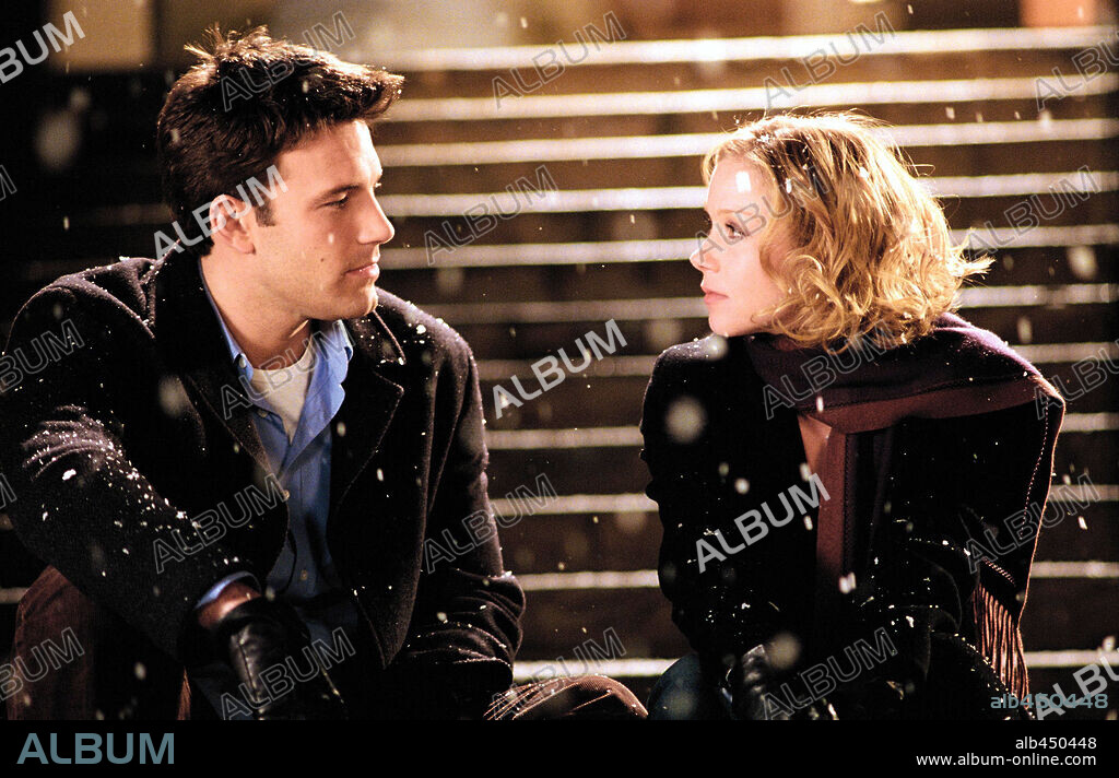 BEN AFFLECK and CHRISTINA APPLEGATE in SURVIVING CHRISTMAS, 2004, directed by MIKE MITCHELL. Copyright TM & DREAMWORKS / TENNER, SUZANNE.