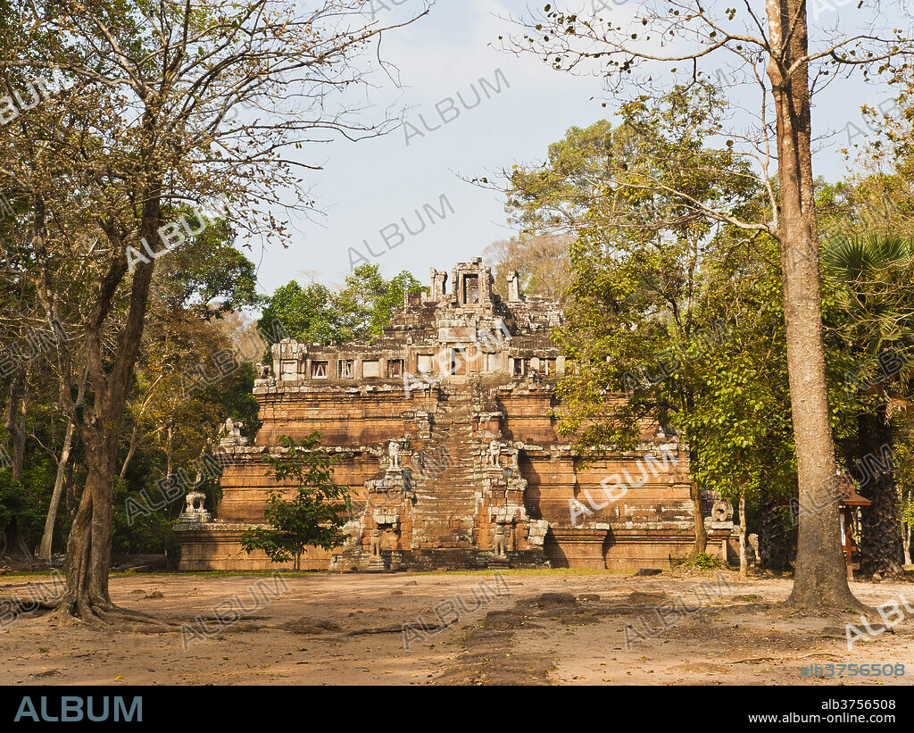 Ruins at Phimeanakas Temple, Angkor Temple Complex, UNESCO World Heritage Site, Siem Reap, Cambodia, Indochina, Southeast Asia, Asia.