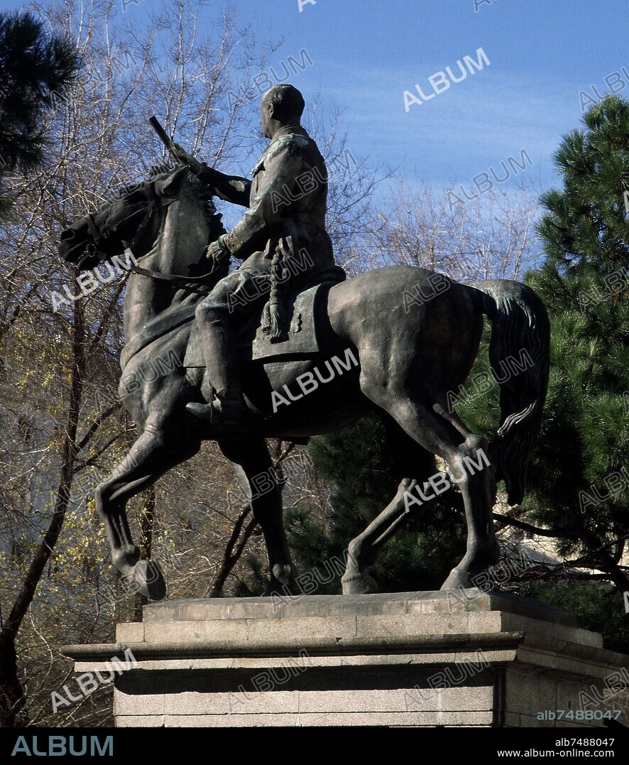 JOSE CAPUZ (1884-1964). ESTATUA ECUESTRE DEL GENERAL FRANCO SITUADA EN LA PLAZA DE SAN JUAN DE LA CRUZ - 1964.