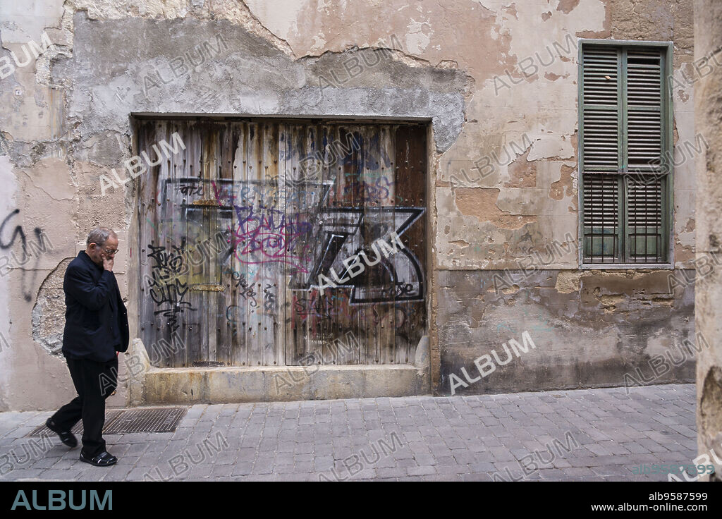 Carrer de la Palma, callejon del centro historico, Palma, Mallorca, balearic islands, spain, europe.