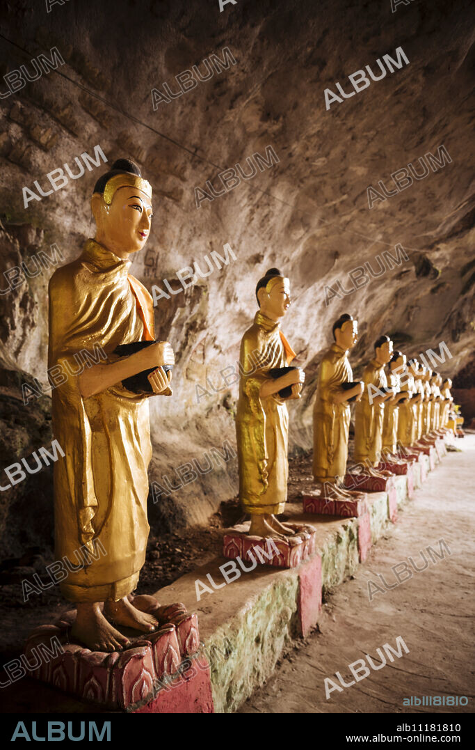 Buddha statues inside Sa-dan Cave near Hpa-an, Kayin State, Myanmar (Burma), Asia.