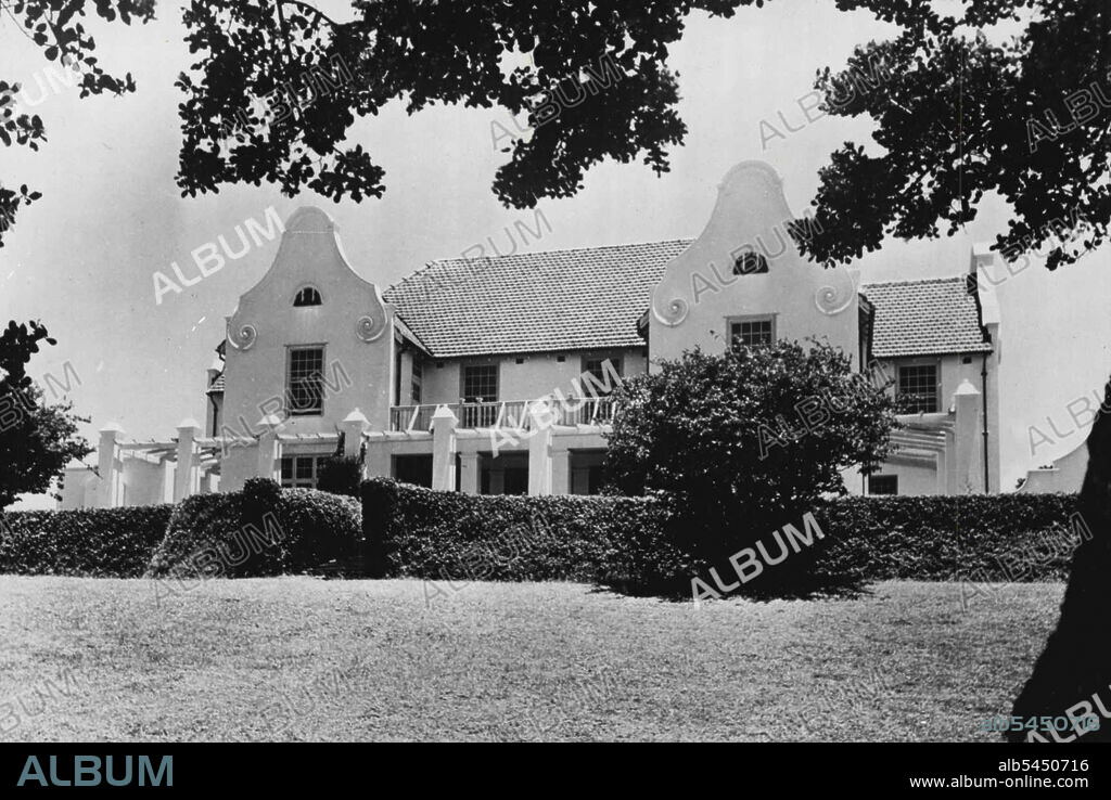 The King To Stay In NatalPhoto Shows: Botha House, Umoni Park, Natal.An announcement from Buckingham Palace states that during his cruise in March and April, the King accompanied by the Queen and Princess Margaret, will stay a, for a short time at Botha House, in 2 southern Natal. Botha House, corresponding to Britain's Chequers, is the country residence of the Prime Minister of the Union of South Africa, and was presented to the Union by Sir Frank Reynolds, It is near 3 Umdoni, 50 miles south of Durban. January 17, 1952. (Photo by Sports And General Press Agency Ltd.).