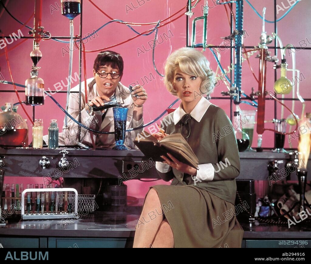 JERRY LEWIS and STELLA STEVENS in THE NUTTY PROFESSOR, 1963, directed by JERRY LEWIS. Copyright PARAMOUNT PICTURES.