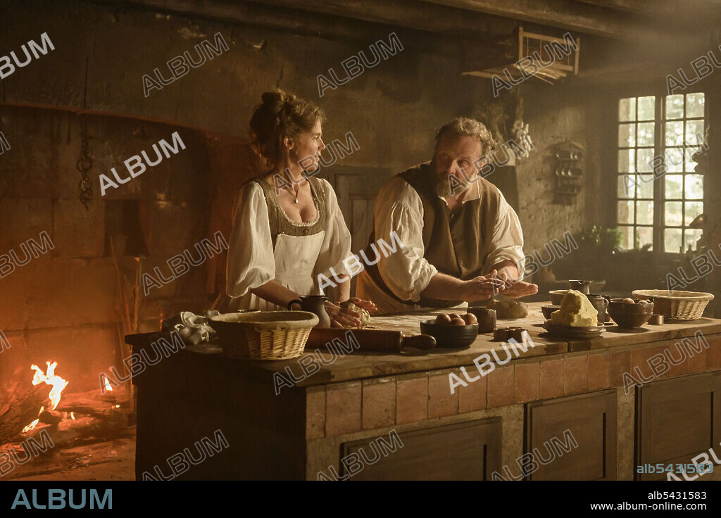 GREGORY GADEBOIS and ISABELLE CARRE in DELICIOUS, 2021 (DÉLICIEUX), directed by ERIC BESNARD. Copyright NORD-OUEST FILMS.