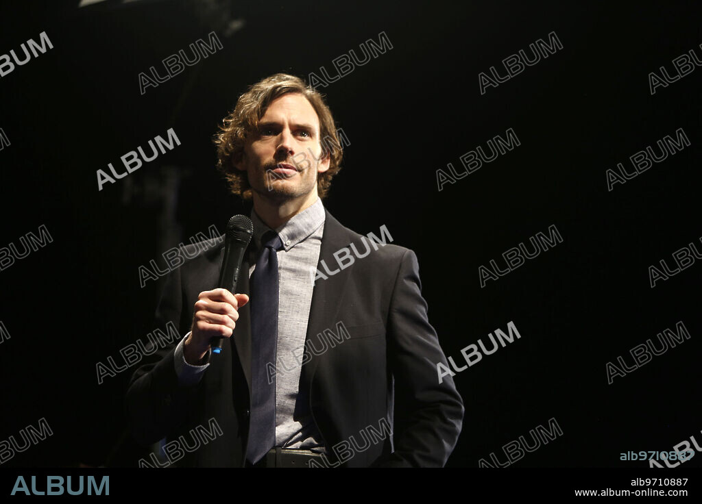 SAM CLAFLIN en EL LIBRO DEL AMOR, 2022 (BOOK OF LOVE), dirigida por ANALEINE CAL Y MAYOR. Copyright XYZ FILMS.