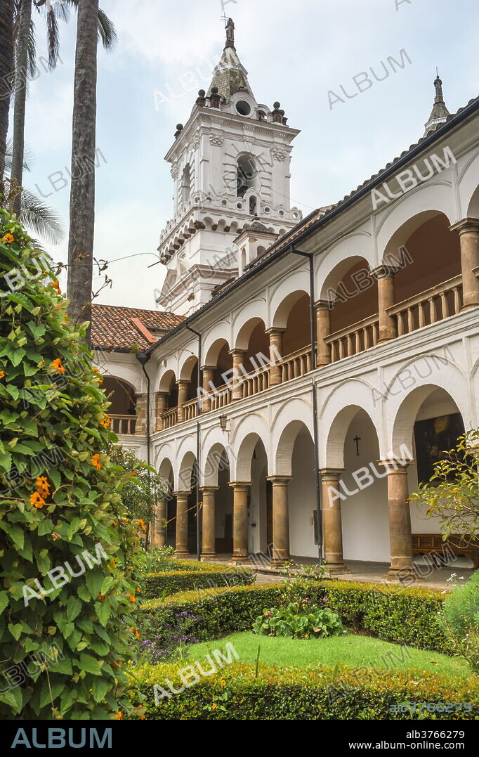 Cloister, San Francisco Church and Convent, Quito, UNESCO World Heritage Site, Pichincha Province, Ecuador, South America.