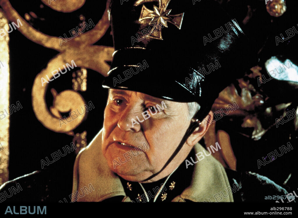 JACK LEMMON in HAMLET, 1996, directed by KENNETH BRANAGH. Copyright CASTLE ROCK ENTERTAINMENT.