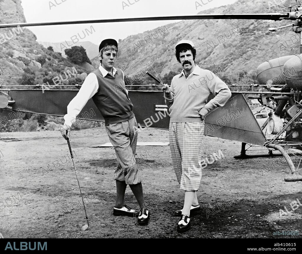 DONALD SUTHERLAND und ELLIOTT GOULD in M.A.S.H., 1970 (M*A*S*H), unter der Regie von ROBERT ALTMAN. Copyright 20TH CENTURY FOX/ASPEN.