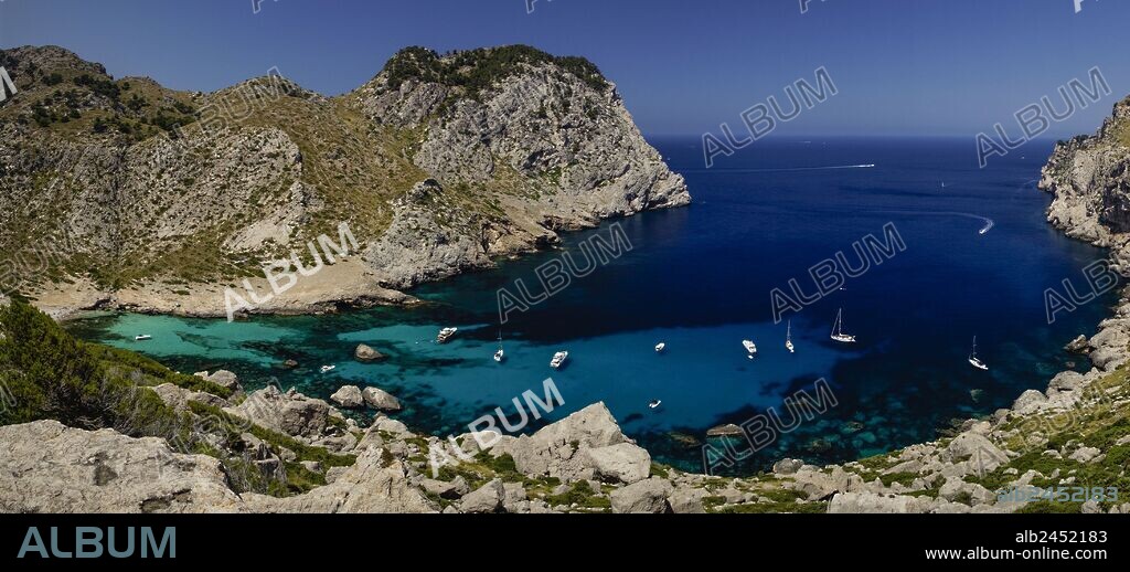 playa de Cala Figuera y Cap de Catalunya, peninsula de Formentor, Pollença. Parque natural de la Sierra de Tramuntana. Mallorca. Islas Baleares. Spain.