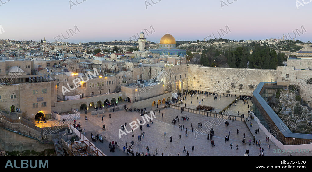 Jewish Quarter of the Western Wall Plaza, with people praying at the Wailing Wall, Old City, UNESCO World Heritage Site, Jerusalem, Israel, Middle East.