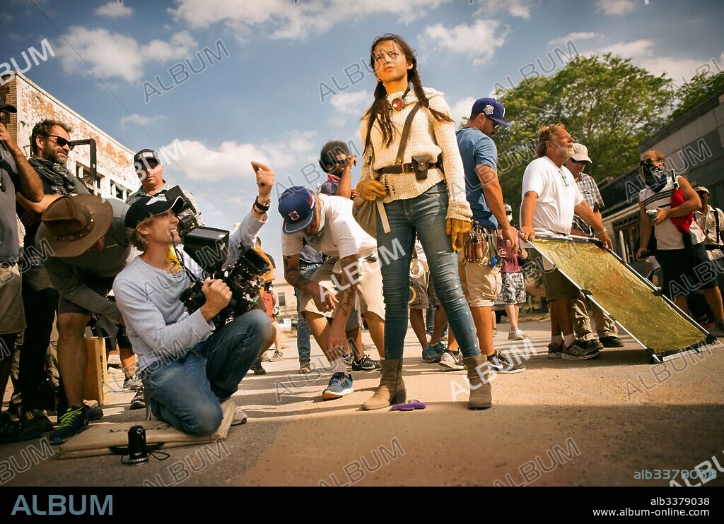 ISABELA MONER and MICHAEL BAY in TRANSFORMERS: THE LAST KNIGHT, 2017, directed by MICHAEL BAY. Copyright PARAMOUNT PICTURES.