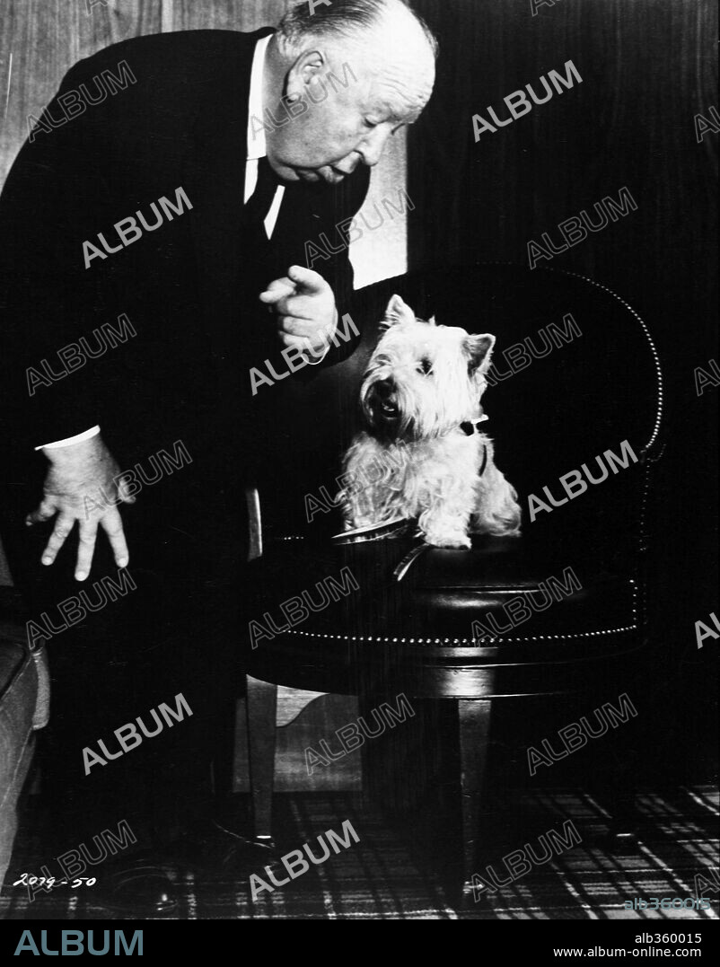 ALFRED HITCHCOCK en LA TRAMA, 1976 (FAMILY PLOT), dirigida por ALFRED HITCHCOCK. Copyright UNIVERSAL PICTURES.