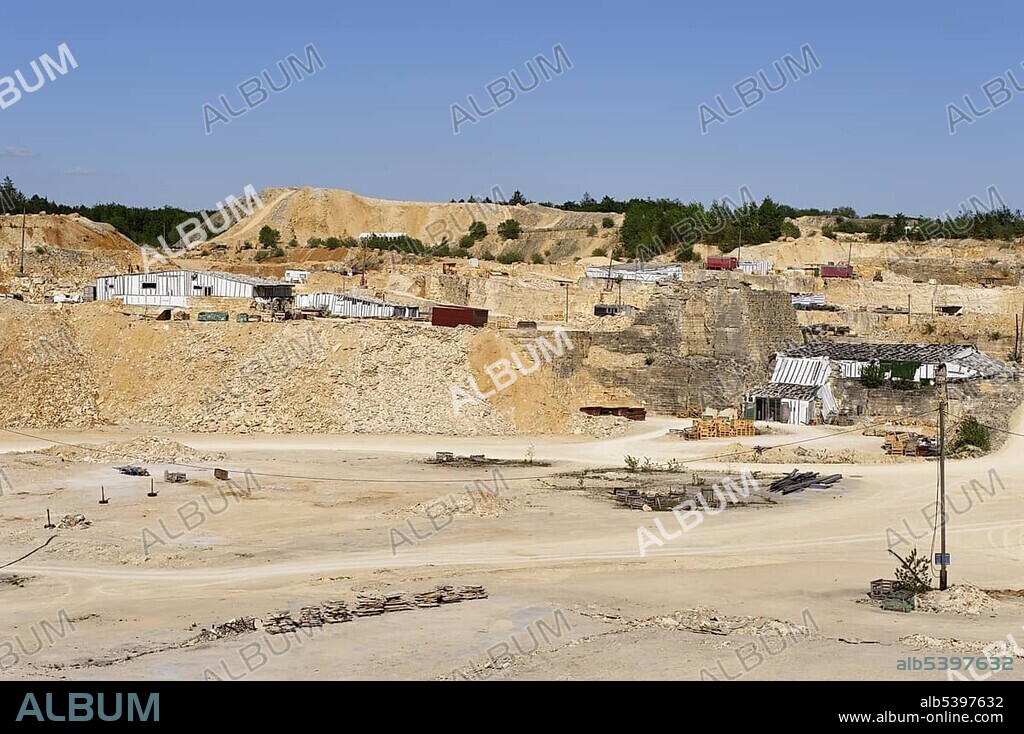 Solnhofen limestone quarry, near Eichstaett, Altmuehl valley, Middle Franconia, Bavaria, Germany, Europe.