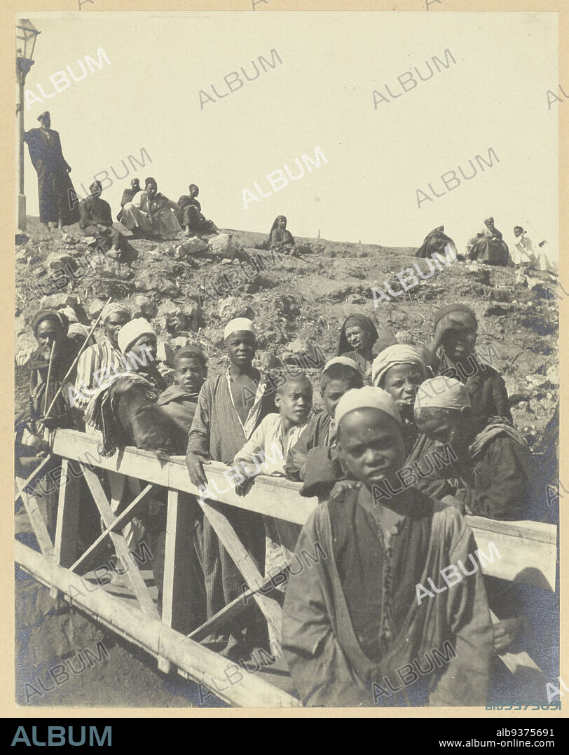 A group of boys on a bridge.Nubian boys on landing bridge by LDB (title on object), The photo is part of the photo series collected by Richard Polak from Egypt., Mr. L. de Bruyn, Egypte, c. 1895 - c. 1915, photographic support, paper, gelatin silver print, height 228 mm × width 303 mmheight 466 mm × width 555 mm.